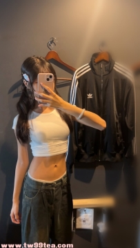 思怡160/42/C乳！極品緊緻小蠻腰x20歲清純天菜，私下超反差把你伺候到酥麻！