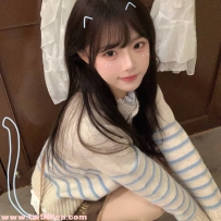 18歲合法蘿莉「餅乾」150/C奶：無辜大眼軟萌童顏，超乖等一位溫柔哥哥來原地調教