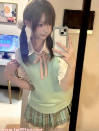 18歲極品嫩妹「敏敏」！155cm嬌小可愛在校生，第一次下海青澀欠調教