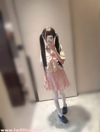18歲剛成年「語涵」！150cm極致小隻馬+骨感白絲，青澀模語、穴穴超緊等你來疼愛！