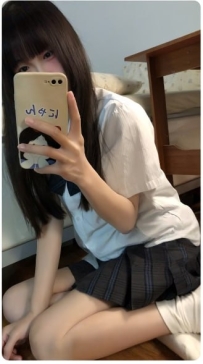 「真的太幼齒了！」小恩 19歲：天真可愛的粉色少女，白嫩皮膚觸感極佳，等您來疼愛。